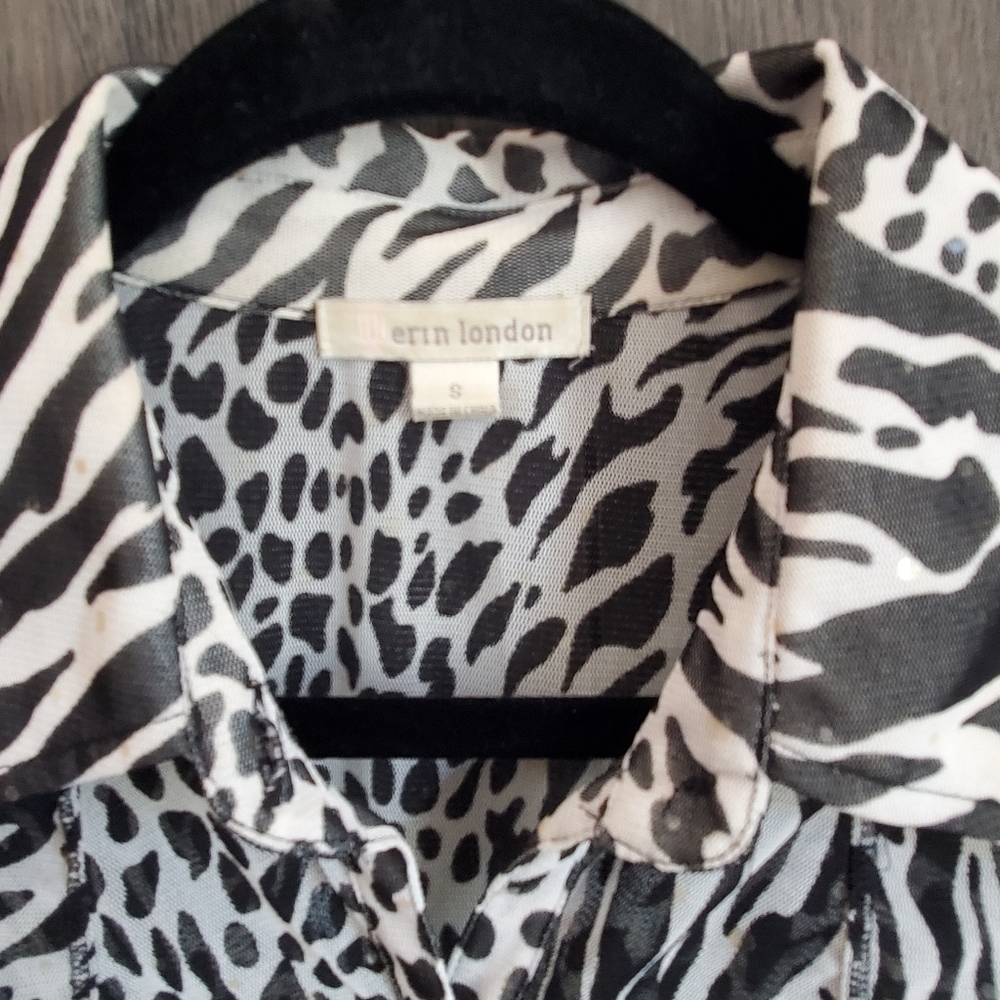 Beautiful! ERIN by Erin London~Black White Zebra 🦓 Blouse Button Sequins Size S - Picture 4 of 8